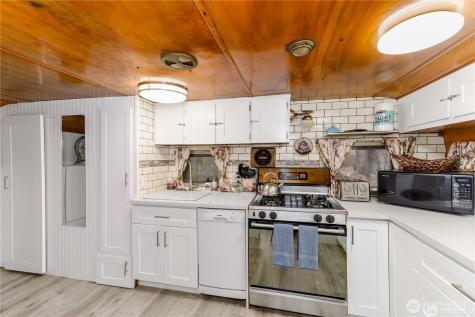 17 Thompson Point Road Port Angeles WA 98363