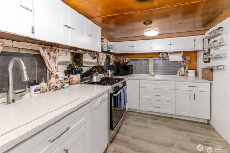 17 Thompson Point Road Port Angeles WA 98363
