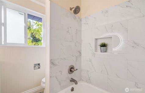 959 Hoquiam Avenue NE Renton WA 98059