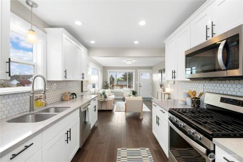2208 Smithers Avenue S Renton WA 98055