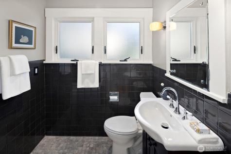 2580 5th Avenue W Seattle WA 98119