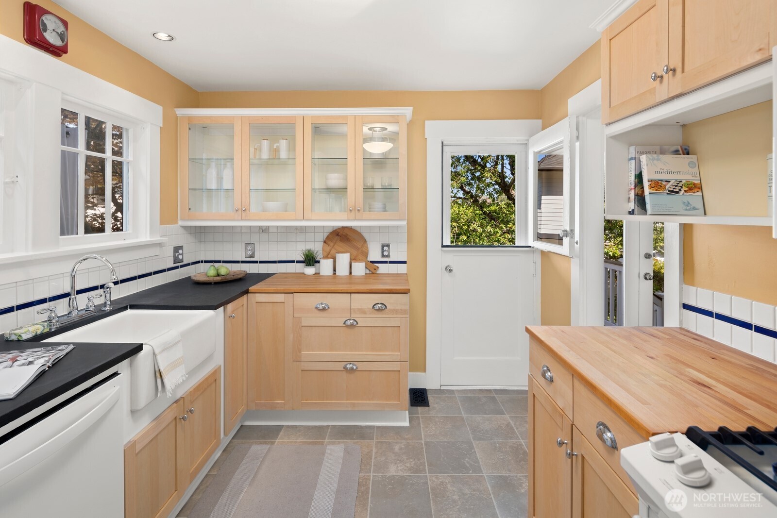 2580 5th Avenue W Seattle WA 98119