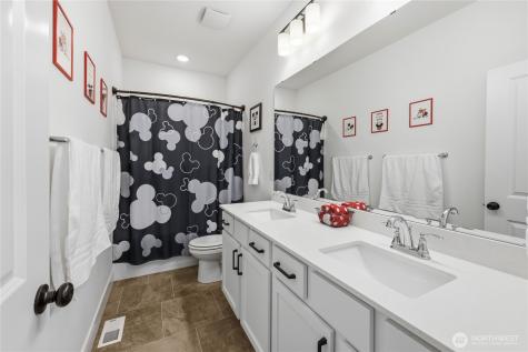 18526 Sawgrass Drive NE Poulsbo WA 98370