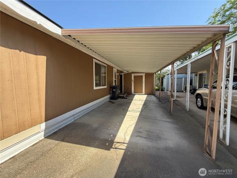 1026 SE Dove Lane College Place WA 99324