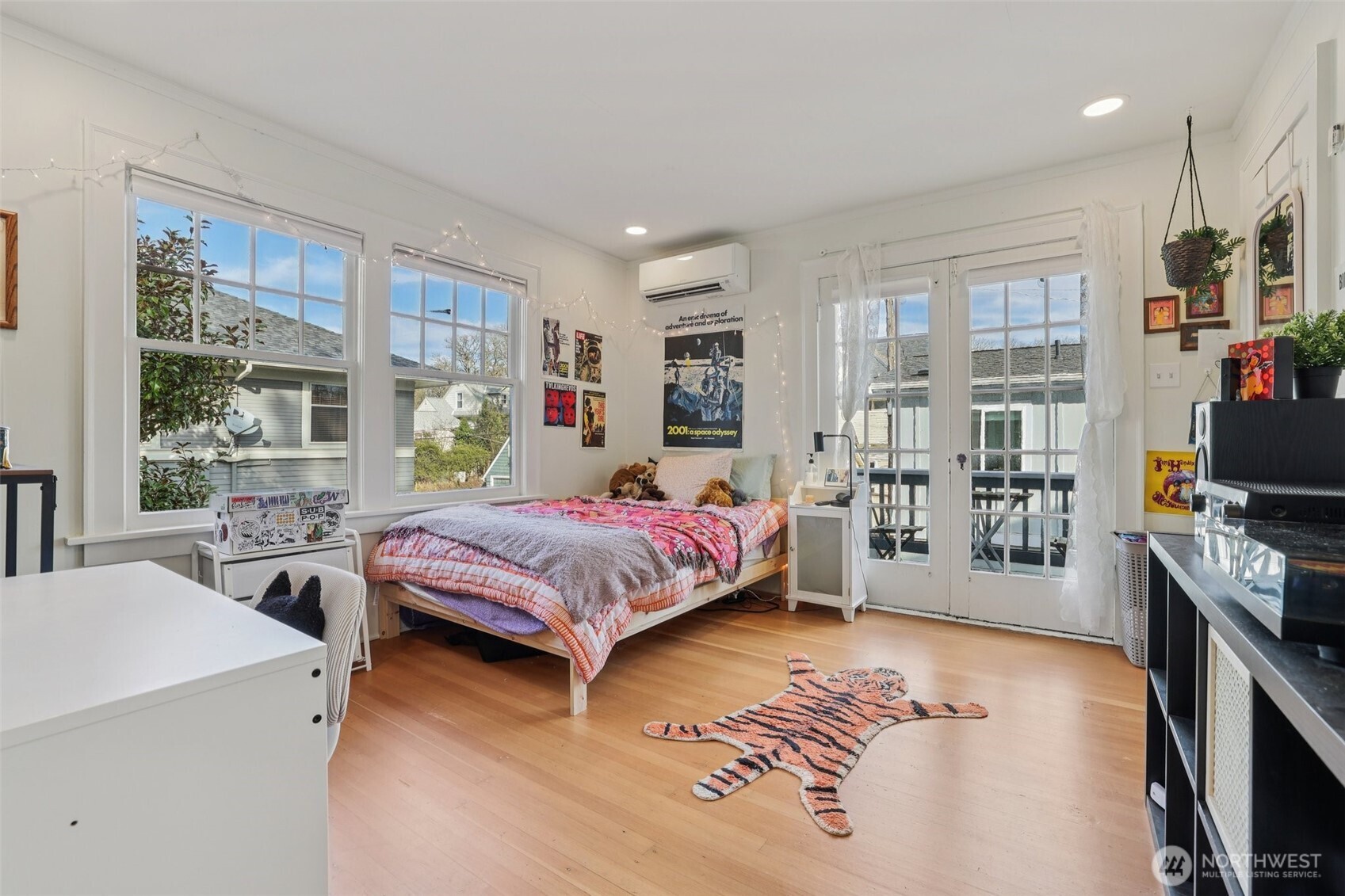 5230 16th Avenue NE Seattle WA 98105