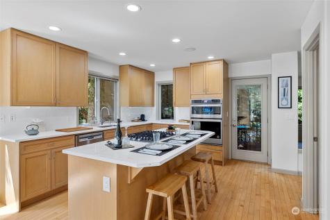 2247 W Lake Sammamish Parkway Se Bellevue WA 98008