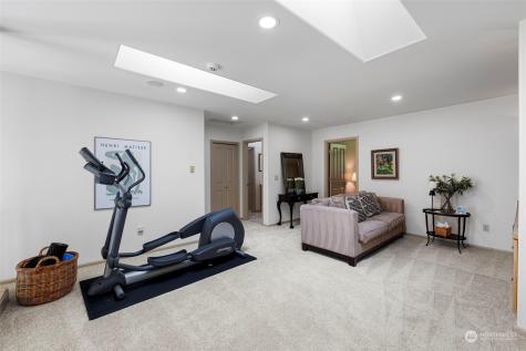 2247 W Lake Sammamish Parkway Se Bellevue WA 98008