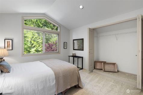 2247 W Lake Sammamish Parkway Se Bellevue WA 98008