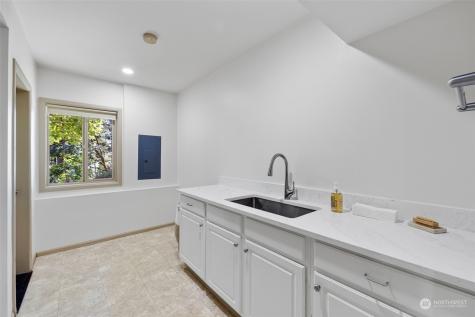 2247 W Lake Sammamish Parkway Se Bellevue WA 98008