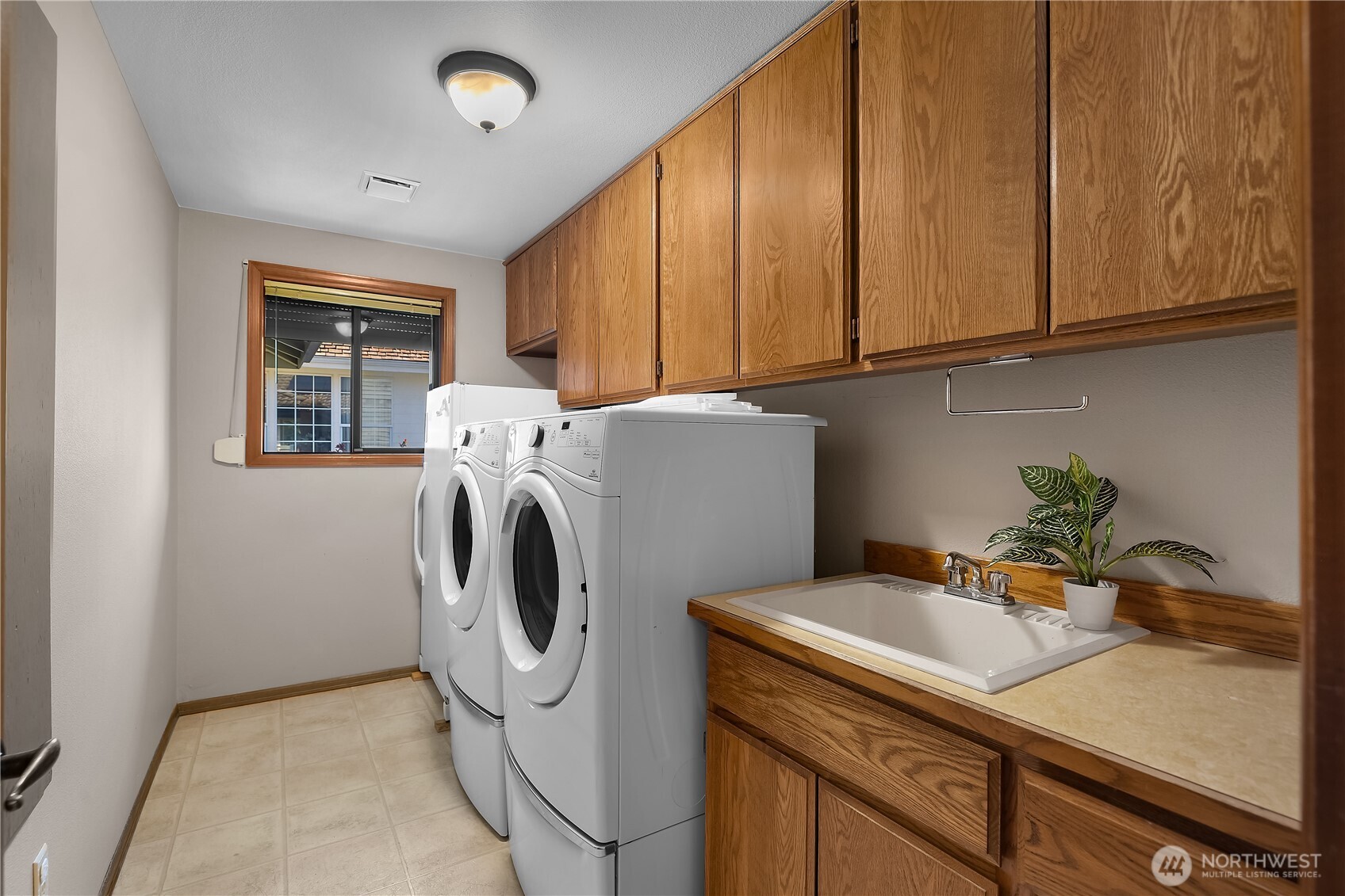 56 Chapman Loop Steilacoom WA 98388