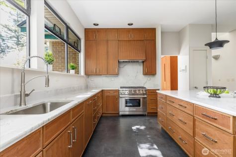 1912 Hunskor Road Oak Harbor WA 98277