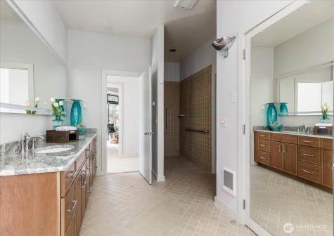 1912 Hunskor Road Oak Harbor WA 98277