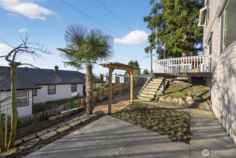 2103 NE 6th Circle Renton WA 98056