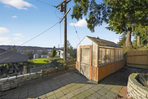 2103 NE 6th Circle Renton WA 98056