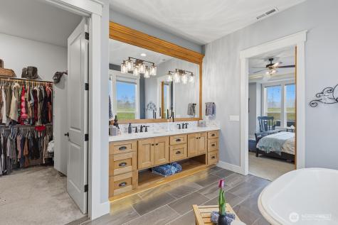 408 Tulip Lane Woodland WA 98674