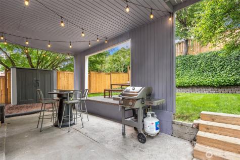 325 23rd Avenue E Seattle WA 98112