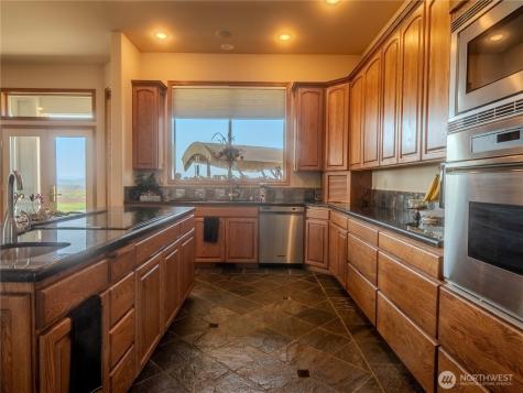 1050 Lewandowski Road Sunnyside WA 98944