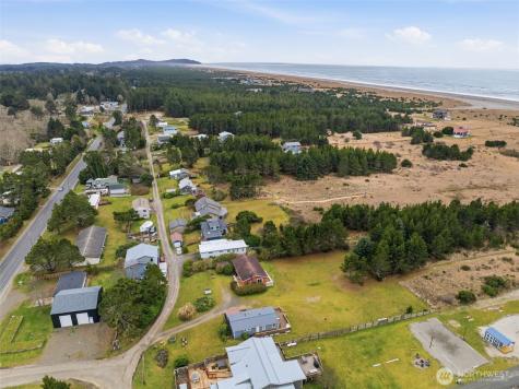 13301 North Place Long Beach WA 98631