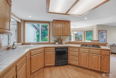 1903 Dumas Circle NE Tacoma WA 98422
