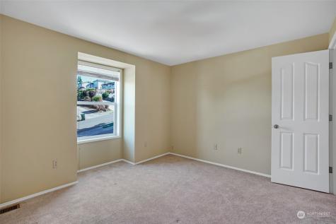 1903 Dumas Circle NE Tacoma WA 98422