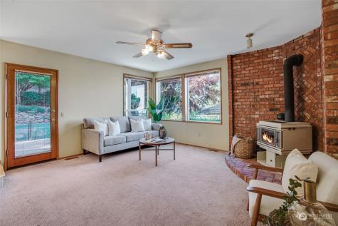 1903 Dumas Circle NE Tacoma WA 98422
