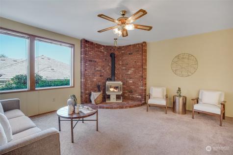 1903 Dumas Circle NE Tacoma WA 98422