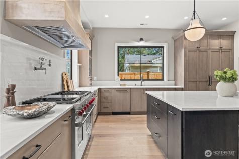 10789 SE 10th Street Bellevue WA 98004
