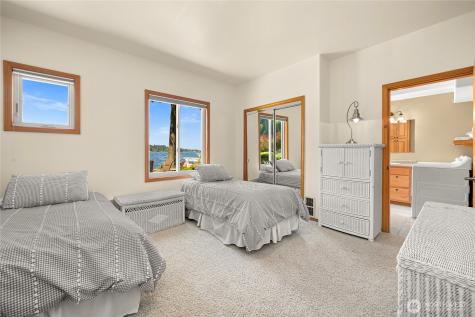 21 Strawberry Point Road Bellingham WA 98229