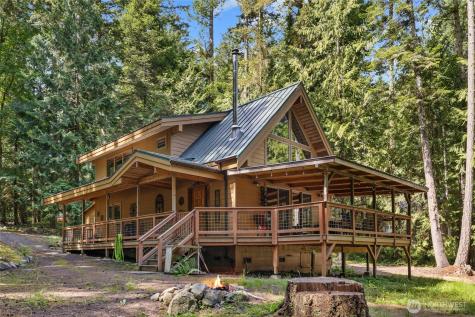 205 Makah Center Island WA 98221