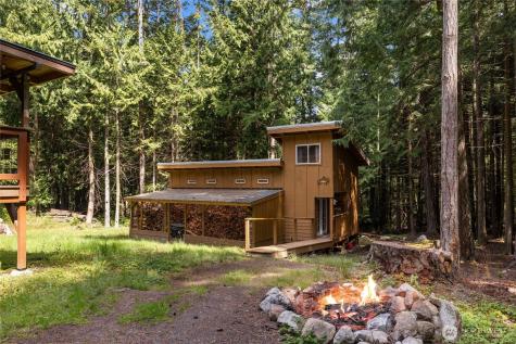 205 Makah Street Center Island WA 98221