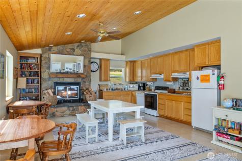 205 Makah Street Center Island WA 98221