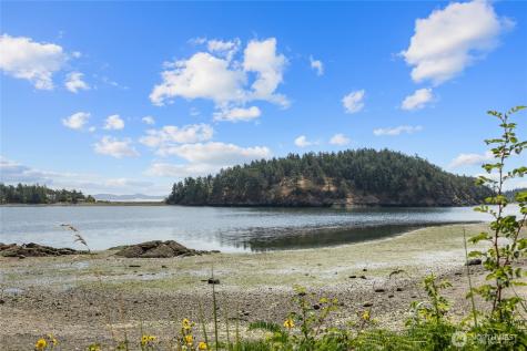 205 Makah Street Center Island WA 98221
