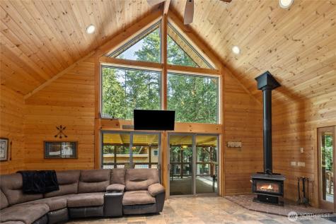 205 Makah Street Center Island WA 98221