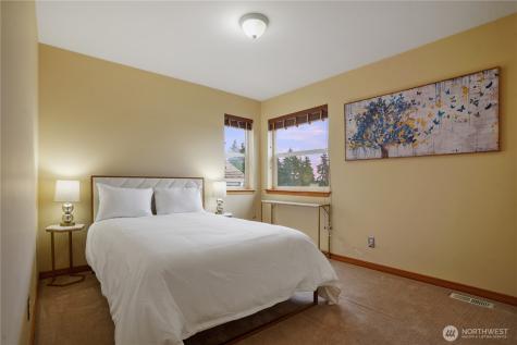 1934 W Earhart Street Bremerton WA 98312