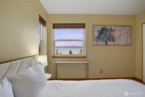 1934 W Earhart Street Bremerton WA 98312