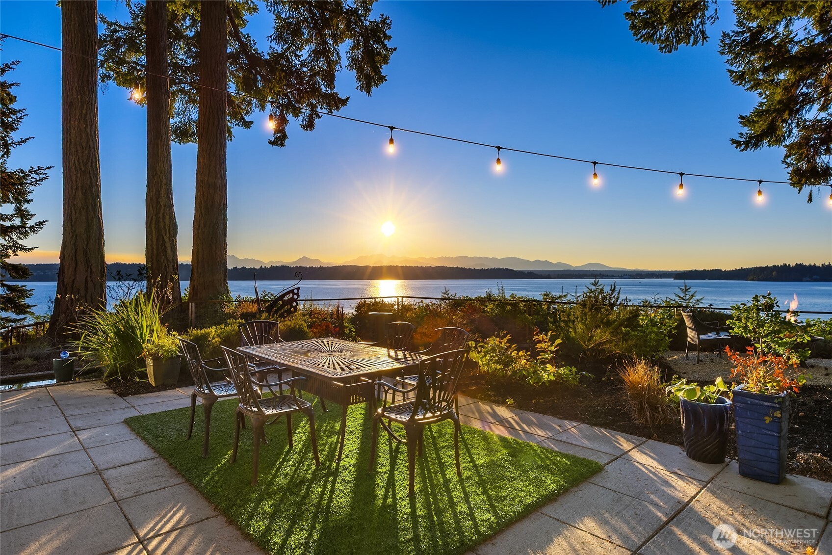 12145 Arrow Point Loop NE Bainbridge Island WA 98110