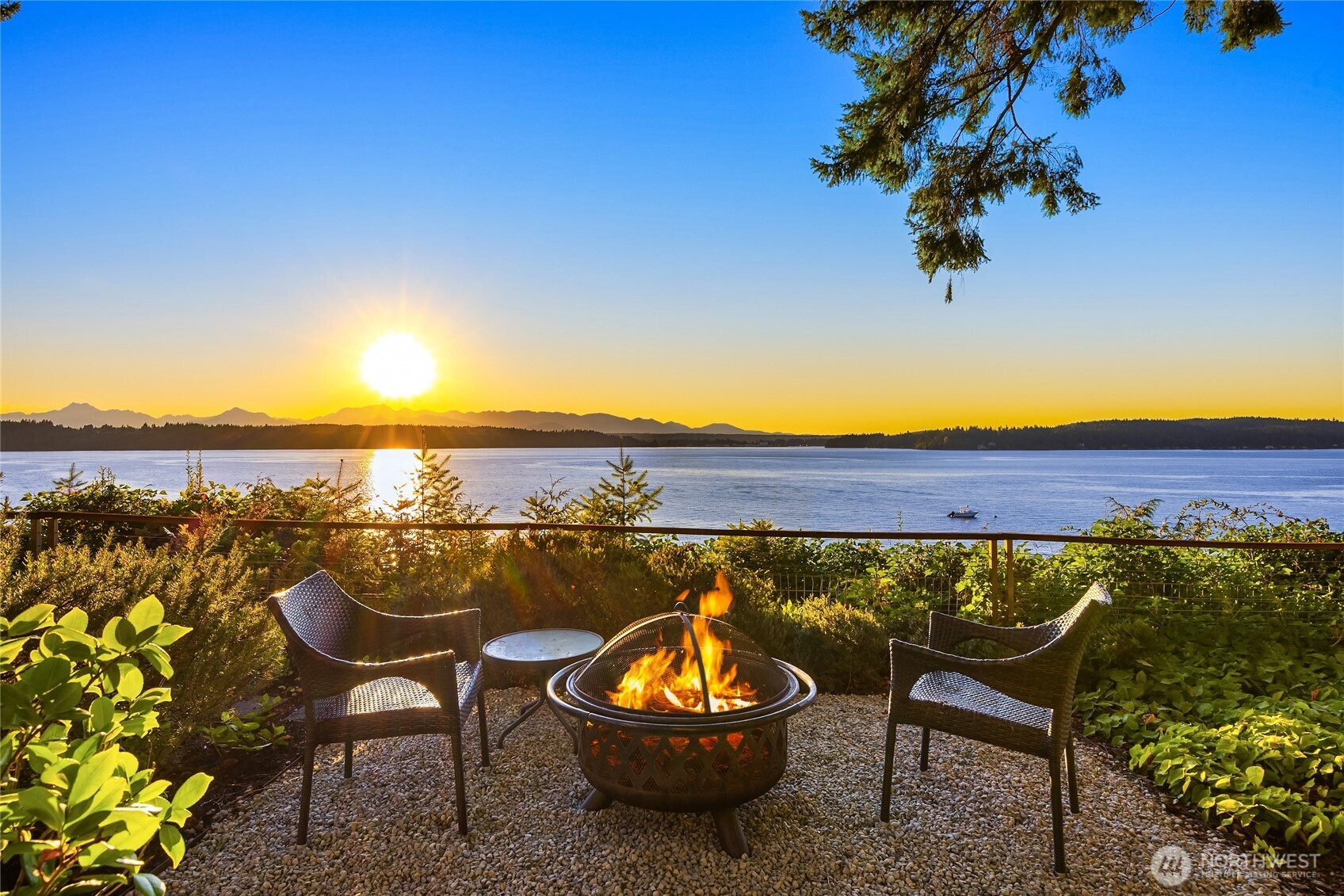 12145 Arrow Point Loop NE Bainbridge Island WA 98110