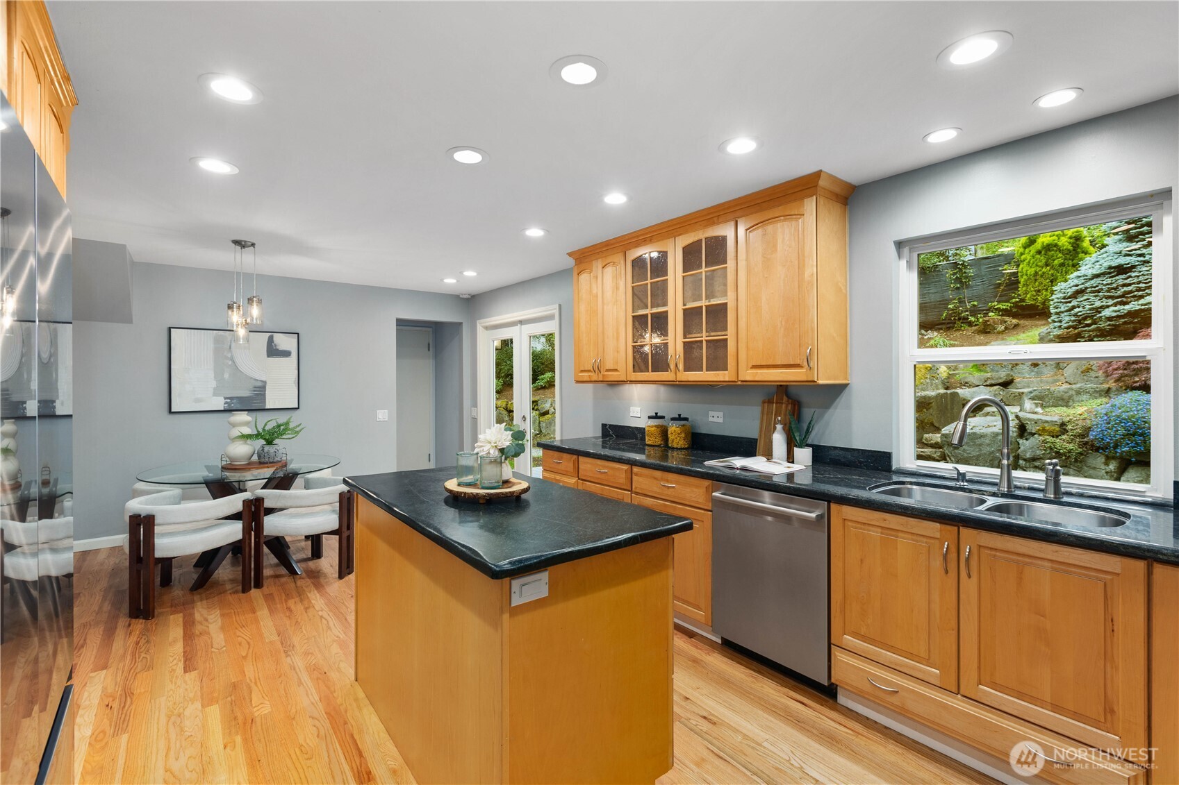 6155 93 Avenue SE Mercer Island WA 98040