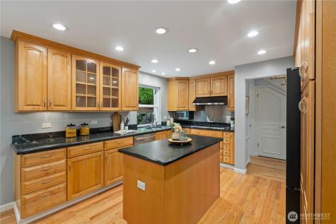 6155 93 Avenue SE Mercer Island WA 98040