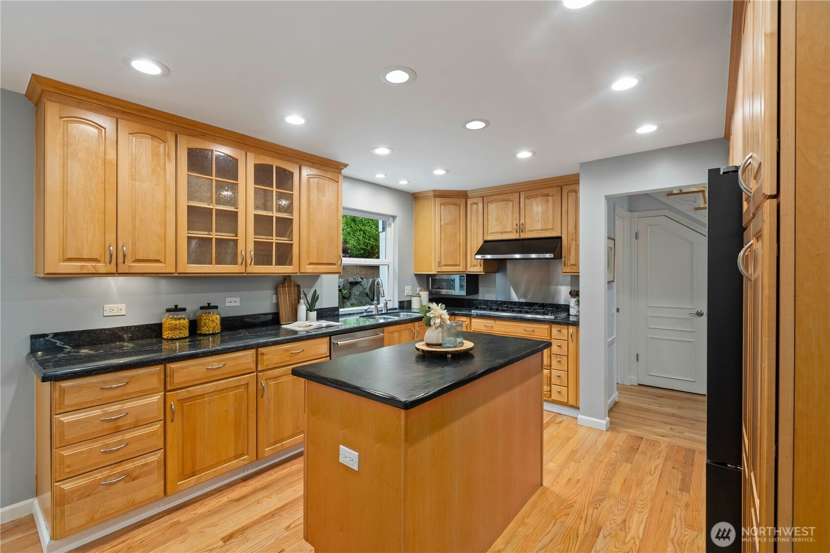 6155 93 Avenue SE Mercer Island WA 98040