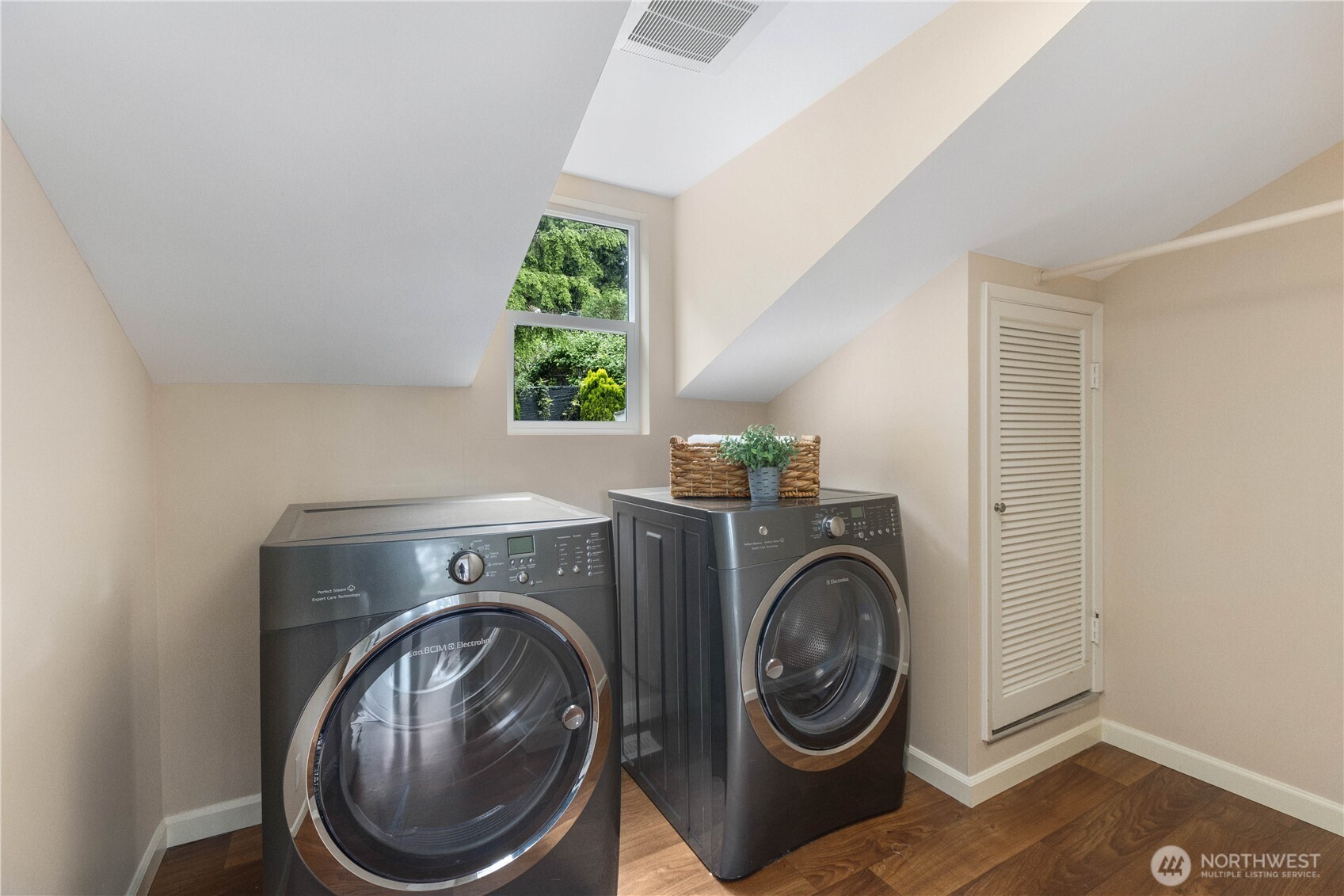 6155 93 Avenue SE Mercer Island WA 98040