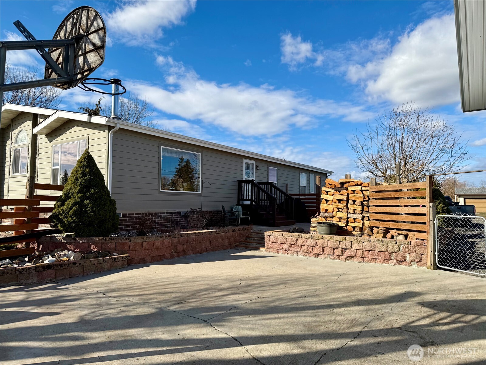 165 NE Dungan Street Creston WA 99117