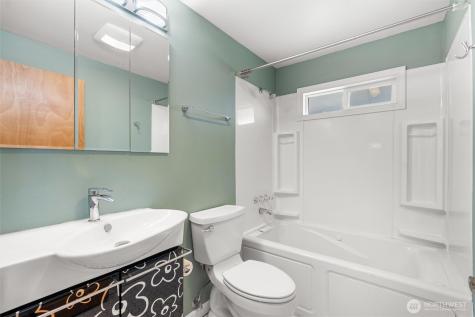 16411 10th Avenue SW Burien WA 98166