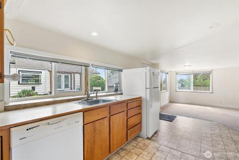 16411 10th Avenue SW Burien WA 98166