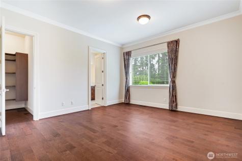 9827 NE 20th Street Bellevue WA 98004