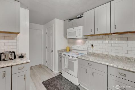 608 10th Avenue SE Puyallup WA 98372