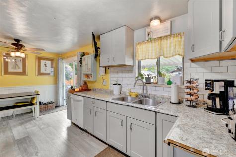 608 10th Avenue SE Puyallup WA 98372