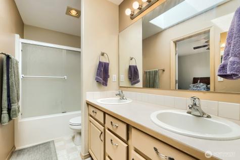 1008 R Street NW Auburn WA 98001