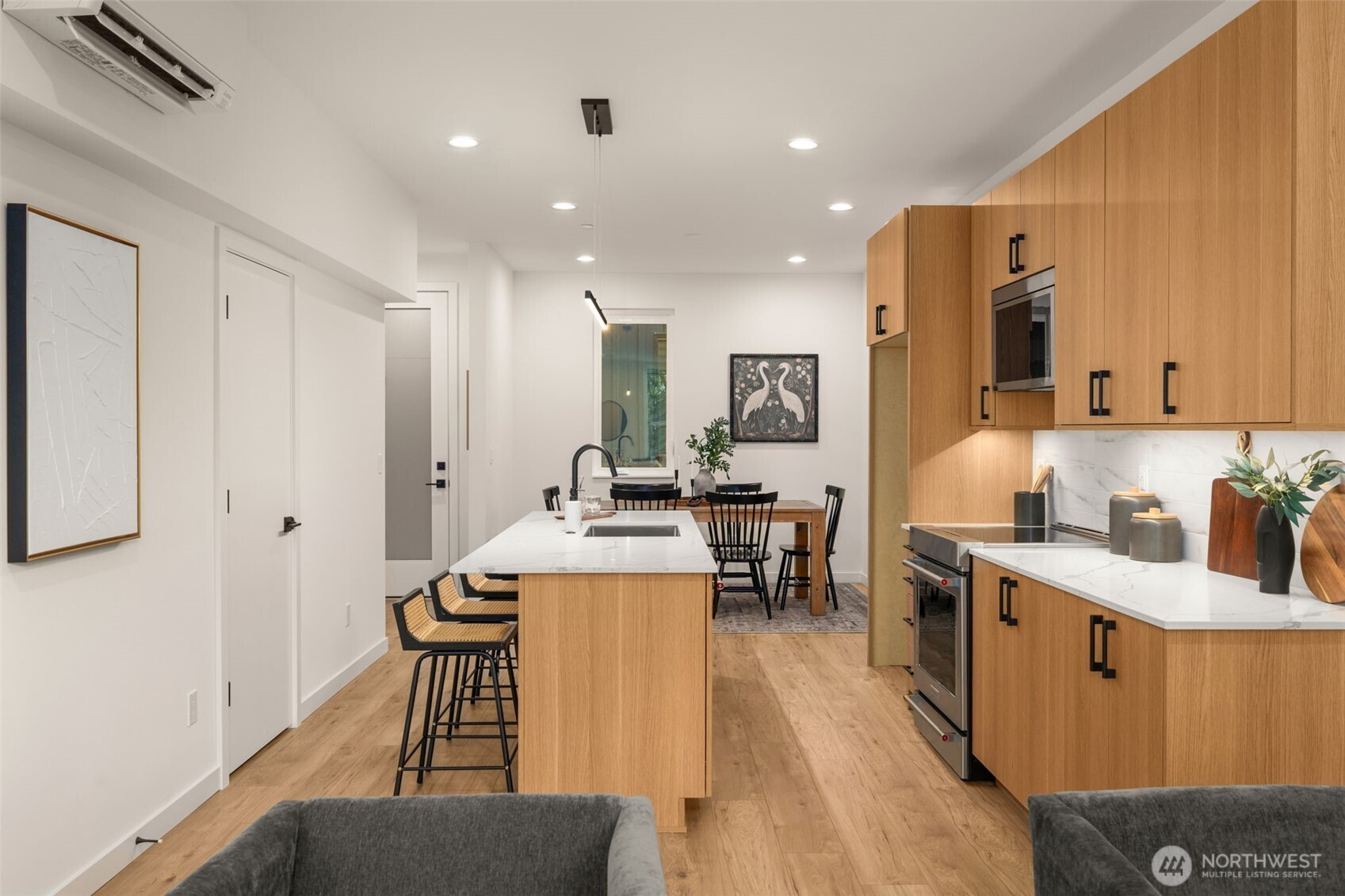 916 15th Avenue Seattle WA 98122