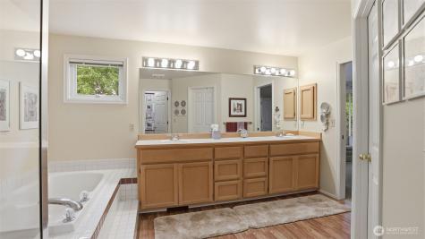 25812 SE 41st Street Sammamish WA 98029